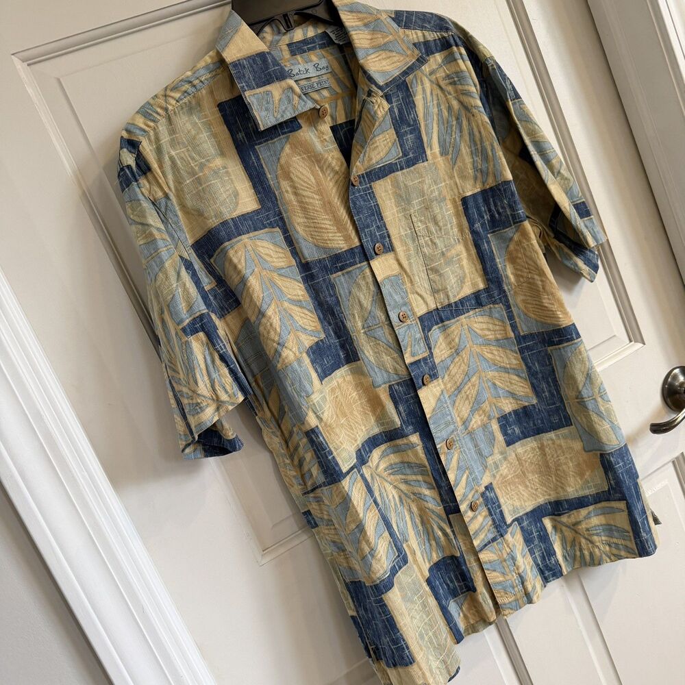 Batik Bay Shirt Mens M Blue Tan Reverse Print Hawaiian Aloha Tropical Leaf